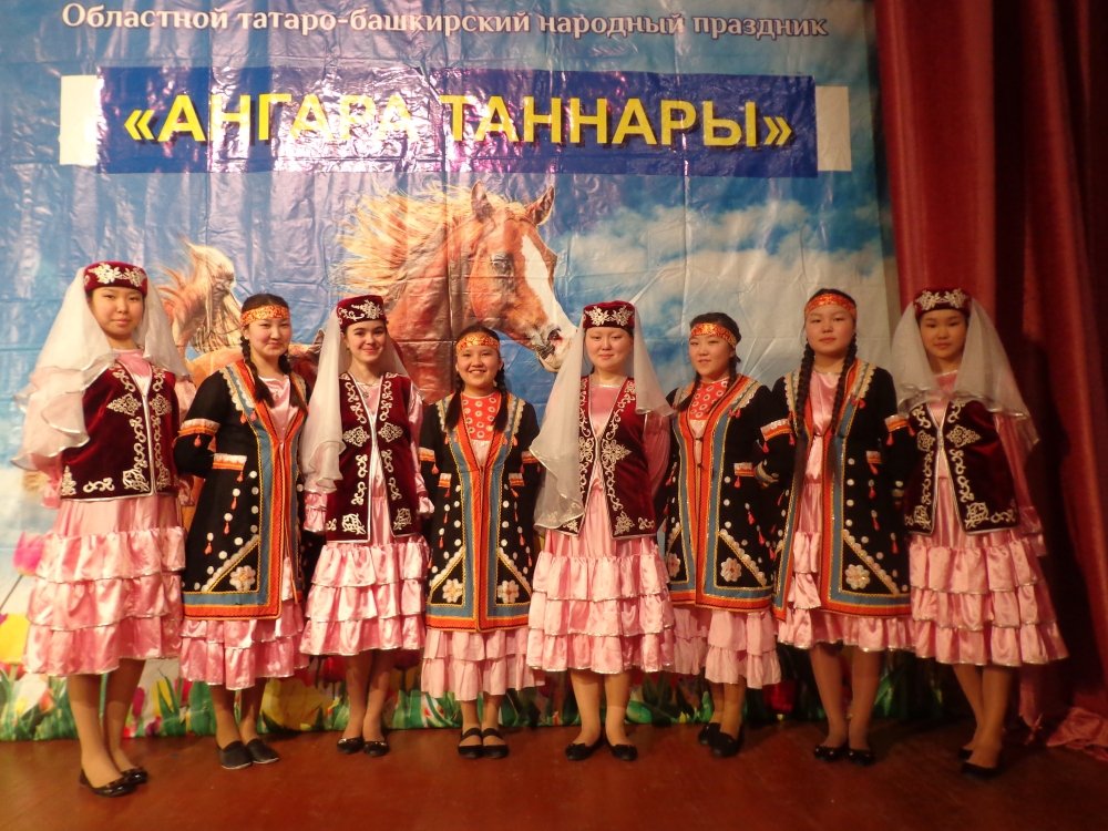 Покровский хореографический коллектив Серебрянные бусы, лауреаты окружного и областных конкурсов под руководством хореографа Гилязова Владимира Д